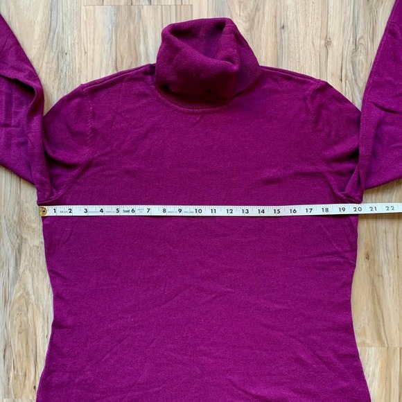 ISAAC MIZRAHI Scallop Hem Turtleneck Sweater MEDIUM - Picture 9 of 12